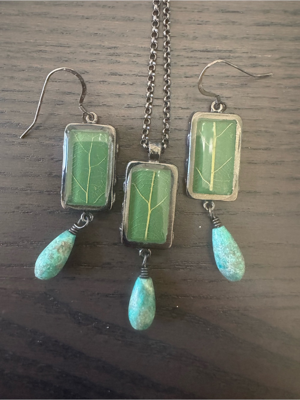 Shari Dixon Green Leaf Resin Pendant Necklace and Earrings Set